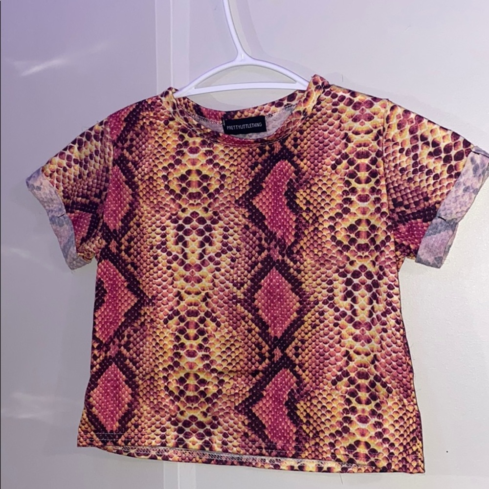 •Snake skin cropped tee•x-small•PLT•